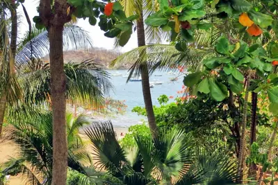 Image de Casa Uno, en bord de mer dans la belle Playa Ocotal.