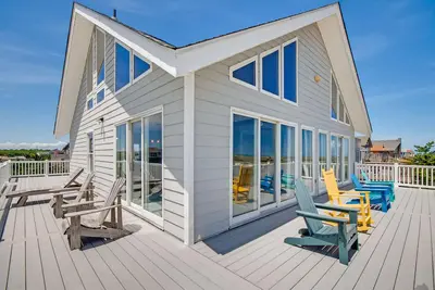 Image de Vues sur l'océan pacifiques dans Salvo w / Hot Tub, Grill, salle de jeux, à pied de la plage!
