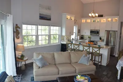 Image de Magnifique Maison De Plage! Nouvellement DÉCORÉ! Accès à la plage et à l'Intracoastal.