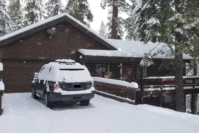 Image de Kingswood West, cinéma maison, 5 mi Northstar, 18 mi Squaw, 16 couchages, près du lac
