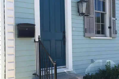 Image de Grand emplacement central pour tout votre plaisir Nola. Large 2 Bd Right Off Magazine St.