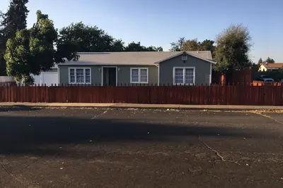 Image de Maison confortable près des vignobles de Napa, Six Flags et à 53 km de Sf!