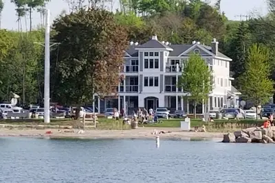 Image de Nouveau condo au coeur de Sister Bay - Waterview! ! !
