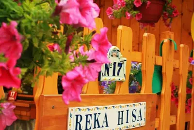 Image de Reka Hisa River Side Chalet