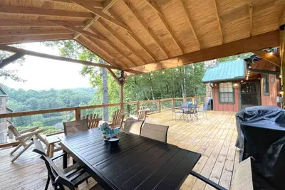 Bear Mountain Lodge: 5 minutes de Gatlinburg, Pigeon Forge; Bain à remous, salle de jeux