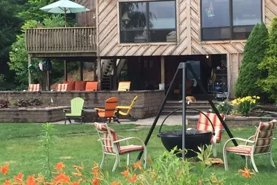 Image de Dates d'été ouvertes 1er janvier-2018Private 70ft Lakefront Cabin, 3br, 3ba, Animaux acceptés-