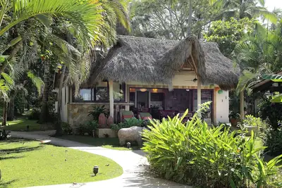 Image de Villa Front De Mer, Romantique, Paisible, Le Meilleur De Ce Quartier Calme Au Nord De La Ville! !