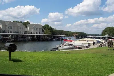 Image de Absolument incroyable valeur Water Front Condo Boat Slip & Pool