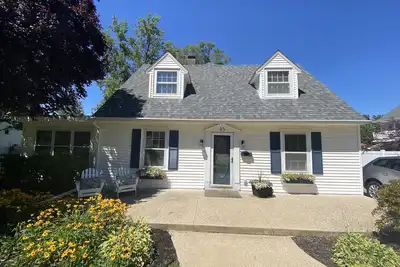 Image de Belle maison du lac South Haven; Récemment rénové et décoré; Orienté vers la famille