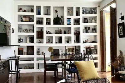 Une maison pleine d'histoires à partager et qui vivait.
