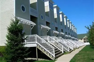 Image de Maisons de ville de luxe au cœur du centre-ville de New Buffalo