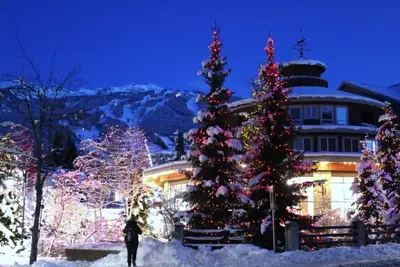 Image de Deer Lodge a mis à jour 2 Bed / Bath au coeur du village de Whistler