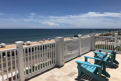 Image de Vue fantastique! Brand New Oceanfront Beach House; À quelques pas de la plage!