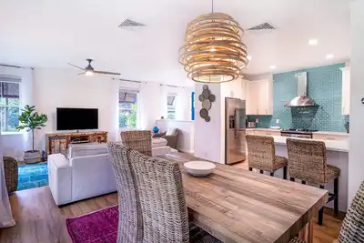 Image de Townhome de luxe de style tropical, récemment rénové - Paradise!