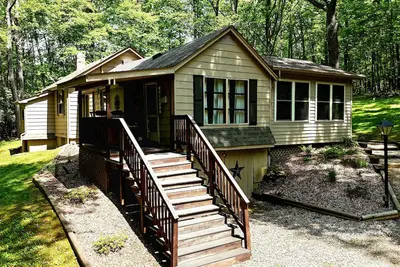 Image de Turning Leaf Lodge - Cottage confortable avec bain à remous / spa à Ohiopyle.