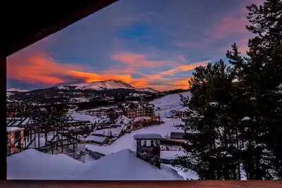 Image de SkiWatch 422 - Condominium skis aux pieds récemment rénové avec 8 lits