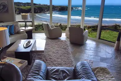 Image de Rare Beach Et Ocean Front Home