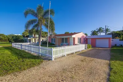 Image de Totalement Mignon Et Super Confortable - Coral Cottage - À côté de South Beach & Park