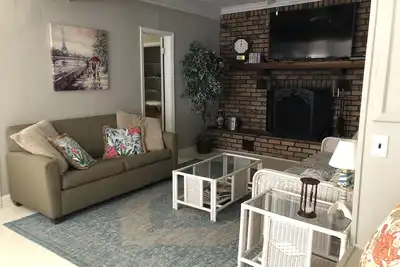 Image de Birds & Blooms Vacation Retreat / Budget Friendly Vacation Home- W-Country Charm