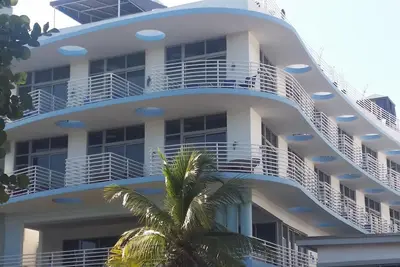 Image de Condo face à l'océan avec vue directe sur la plage et balcon - Ocean Drive - South Beach