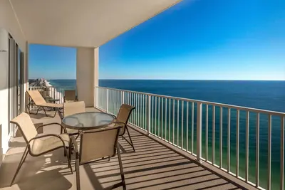 Image de Unité de coin penthouse 4br-3ba sur la plage! Près de Pier Park!
