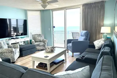 Image de Les réservations pour les semaines printemps / été 2020 vont vite! Ocean Front 4Bedroom / 3Bath Condo!