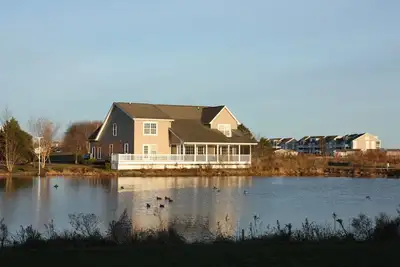 Image de Superbe 6 Chambre Maison Surplombant terrain de golf et l'eau. Capacité d'accueil 19!