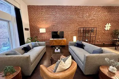 Image de Walk to Fine Dining from a Chic Loft in Dtla