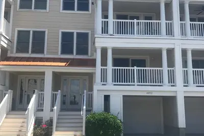 Image de Magnifique! Étapes de la plage, la baie, la piscine! 2 suites Master Vues sur la baie, belle maison!