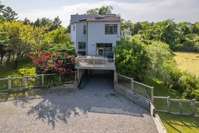 Image de Belle maison Southold avec vue sur l'eau - 3 chambres, 2. 5 salles de bain, 8 personnes
