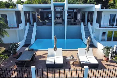 Image de Estate LaCroix - Une oasis au coucher du soleil des Caraïbes! Belle maison de 4 chambres!