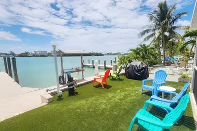 Image de Waterfront 2br \/ 2ba Ă Key Colony Beach! 30 pieds de Dock & Cabana Beach Club & Pool