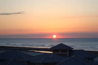 Image de Condo de luxe SUNsational Beach Front
