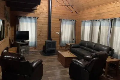 Image de Log Cabin 'Rocky Top' avec Vues - Maintenant ouvert toute l'année! - Cabine 2