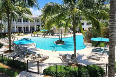 Image de \"Mon Penthouse Paradise\" Superb Winter Lodging! 2 piscines! Parcs!