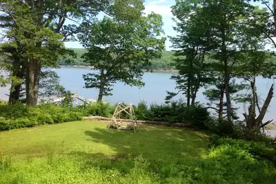 Image de Magnifique chalet sur l'eau, près de la plage! !