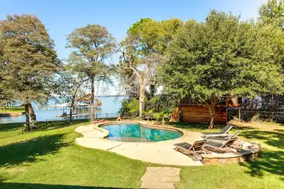 Image de 6 chambres Lakehouse Waterfront + piscine / terrain de basket / Treehouse