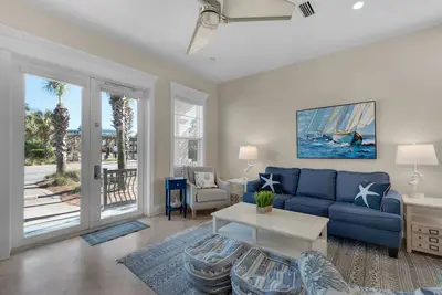 Image de Ouvert 8 / 17-24! Villas Miramar Bch, Serv gratuit, 13 personnes, 1 min Ă pied de la plage!