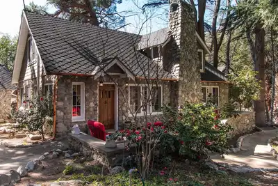 Image de Mt. Baldy Cottage sur Bear Creek dans le village isolé du mont. Baldy
