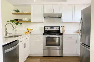 Image de Breezy Beach-Chic Condo!