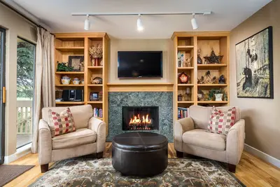 Image de Remodelé, bain à remous, superbes vues sur Canyons Mt & Golf Course, sur Free Bus Rout