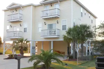 Oct Special5br \/ 5. 5ba 1blk frm Plage \/ Marais \/ Dock \/ Pvt Piscine \/ Pet Amis \/ Devant D'Eau