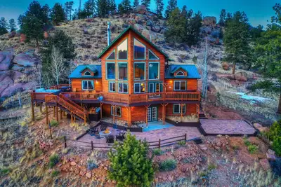 Image de 🌄Luxurious Mountain Home - Pike's Peak Views, Wifi, Dish, HotTub, PoolTable! 😮