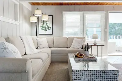 Image de Manger, dormir, Beach Cottage ~ Emplacement incroyable ~ Étapes de la plage