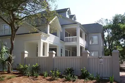 Image de Vue sur l'océan, 3-patio, 6br, 6300sf Accueil w / Pool; 50 étapes de la plage, Coligny Cercle!