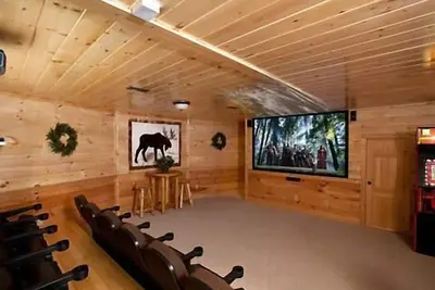 Un genre d'amusement à Pigeon Forge #inoubliable 4 chambres avec jeux et th��âtre complet!