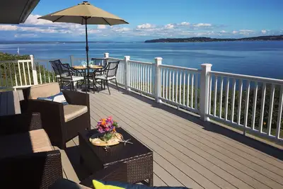 Mid-Century Retreat moderne sur la magnifique île Whidbey