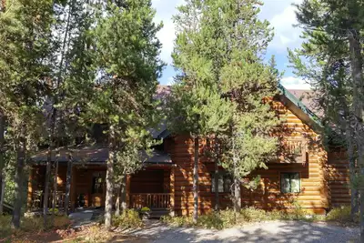 Image de Moose Hoose-7 chambres / 5 salles de bains. Seulement 25 minutes à Yellowstone Np. 20-30 personnes.