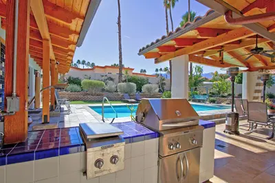 Image de Spectaculaire 4 chambres, 4 salles de bain w \/ Bonus Room Private Home avec piscine et spa!