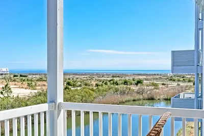 Image de Vue sur l'océan et vue sur le son. Étapes de la plage. Récemment rénové 4 chambres 4 salles de bain villa